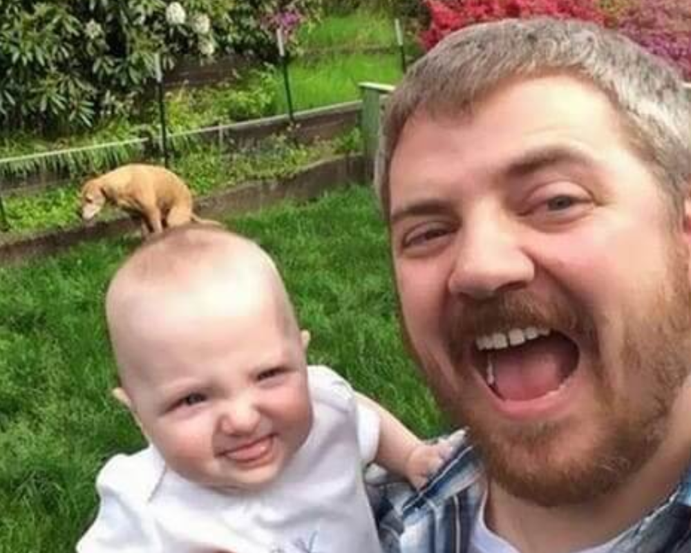 40-times-people-forgot-to-check-the-background-of-their-photos-before